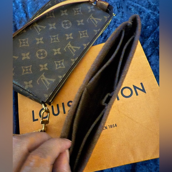 Louis Vuitton Monogram Brown Shoulder Bag - Picture 15 of 16